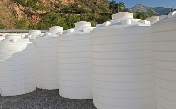 化工液体储存注意事项——选对PE庆阳塑料桶避免安全隐患