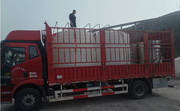 庆阳立式运输桶安排发货现场